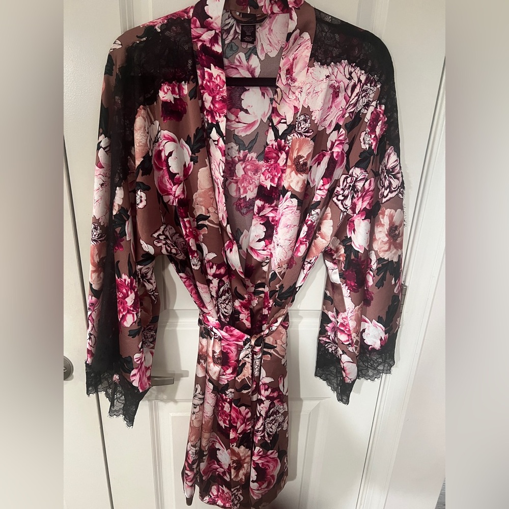 Victoria's Secret Pink and Black Floral Robe